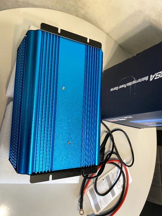 Преобразователь напряжения (инвертор) Tossa 12V 220V/800W Чистый синус