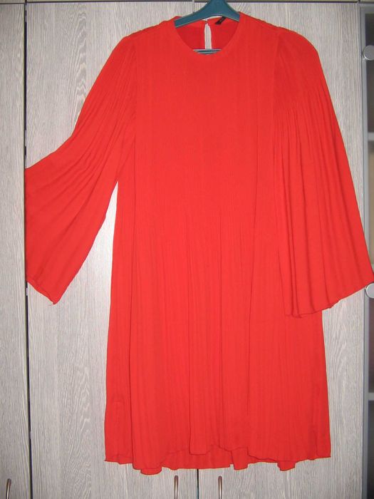 Платье алое ZARA