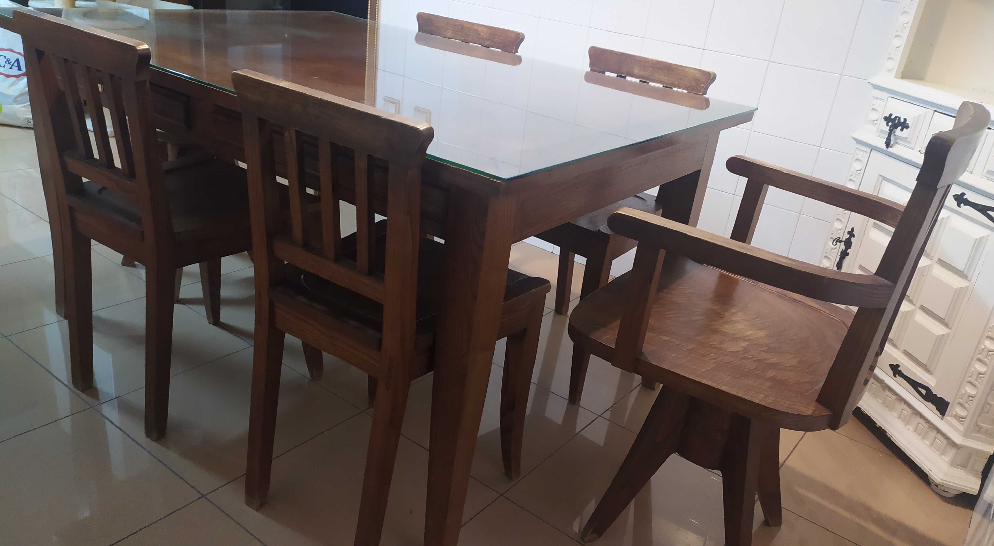 Conjunto vintage de mesa c/ tampo de vidro, cadeiras, cadeirão e banco