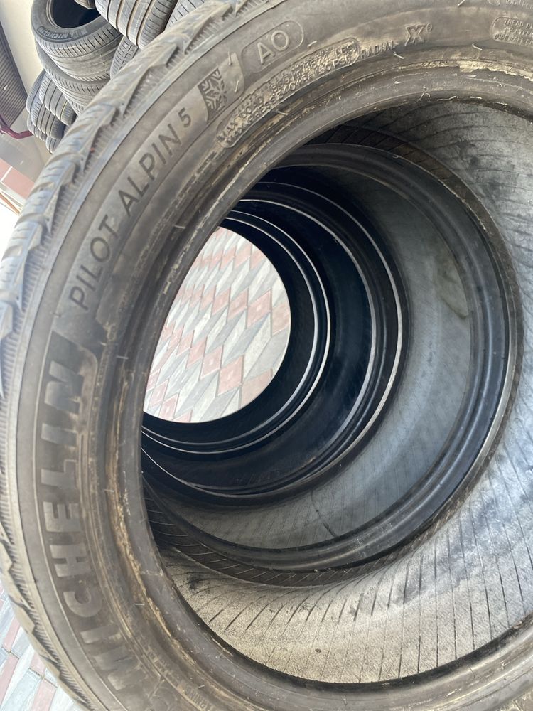 Michelin pilot alpin 5 AO 245/45/19. 102V