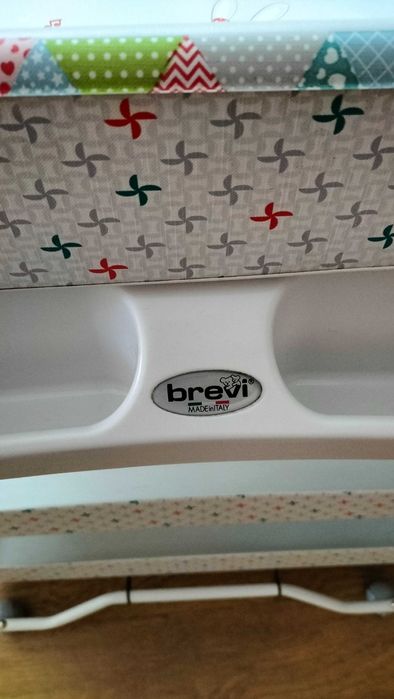 Muda fraldas e banheira da marca Brevi