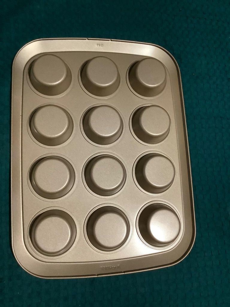 Nowa złota forma do babeczek / muffinek 12 sztuk Berghoff