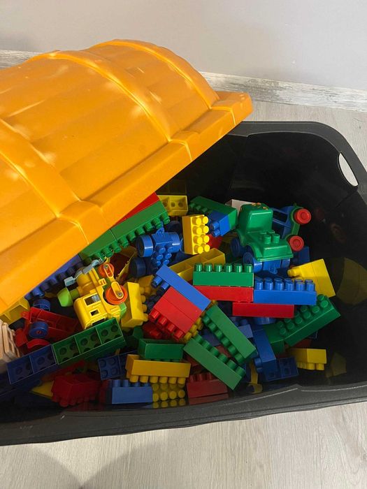 klocki plastikowe dla dziecka plus duży kufer