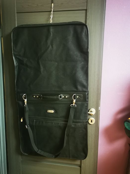 Torba podróżna do ubrań zawieszanych na wieszakach