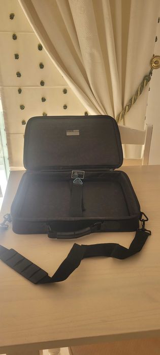 Mala de PC portátil. Usada em bom estado, vendo por 10€ (negociável).