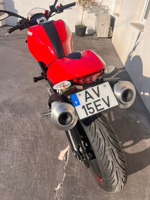 Ducati Monster 696
