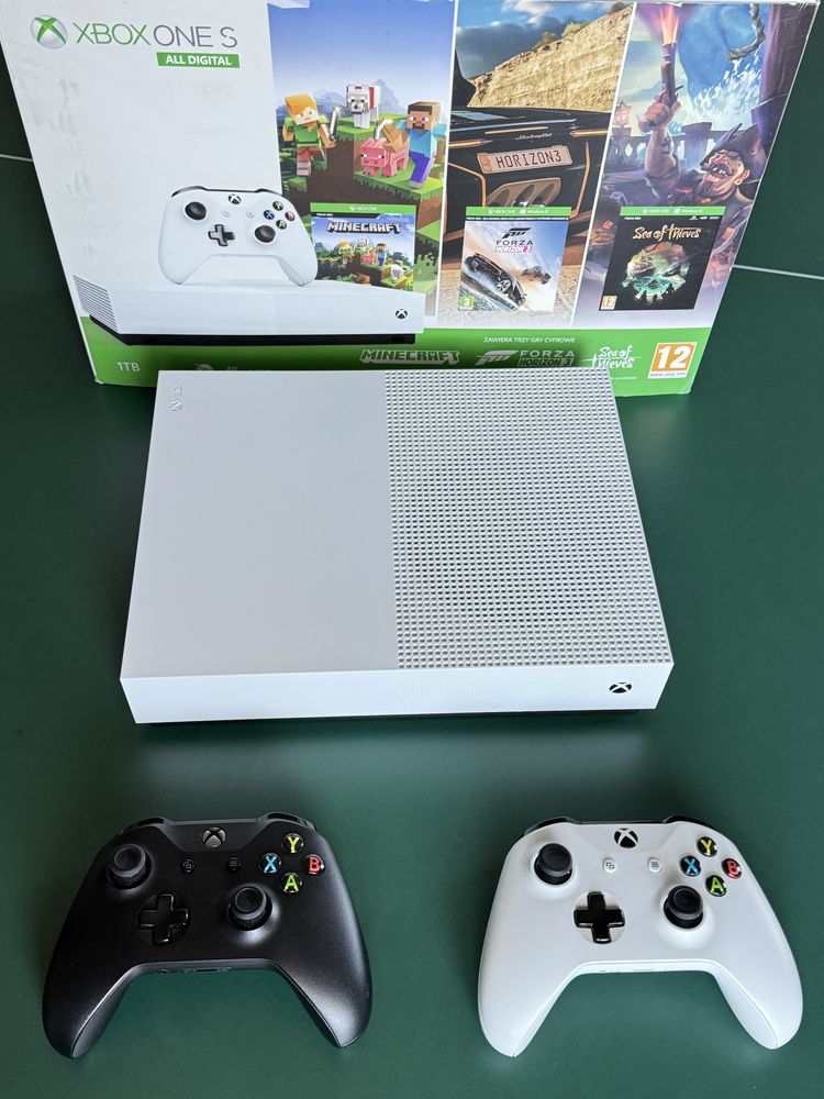 Xbox one s 1tb digital + 2 геймпада