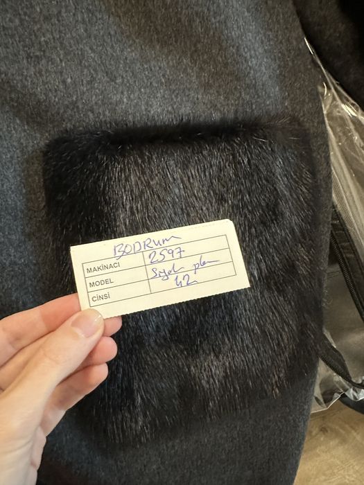 Стильне пальто з альпаки з норковими кишенями