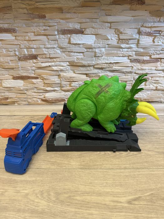 Трек Hot Wheels City Небезпечний трицератопс