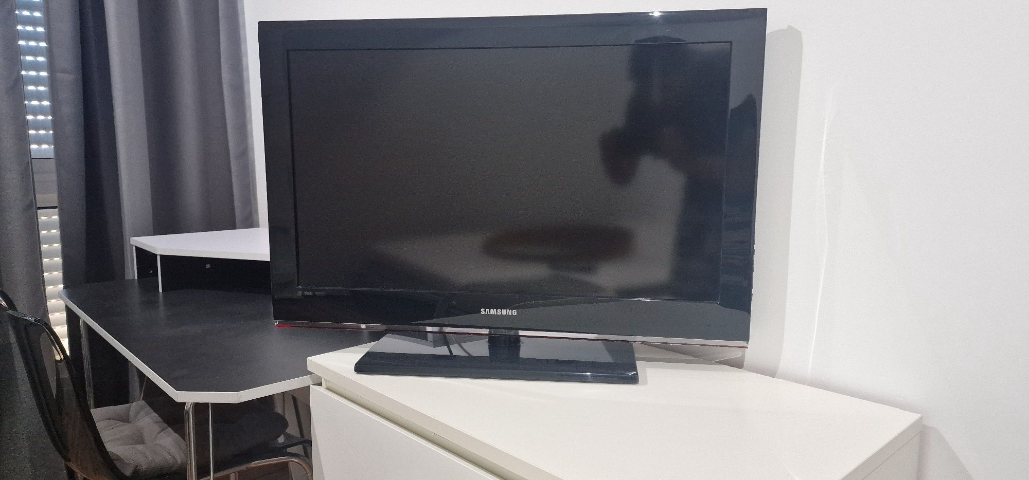 Tv MITASHI e TV Samsung.