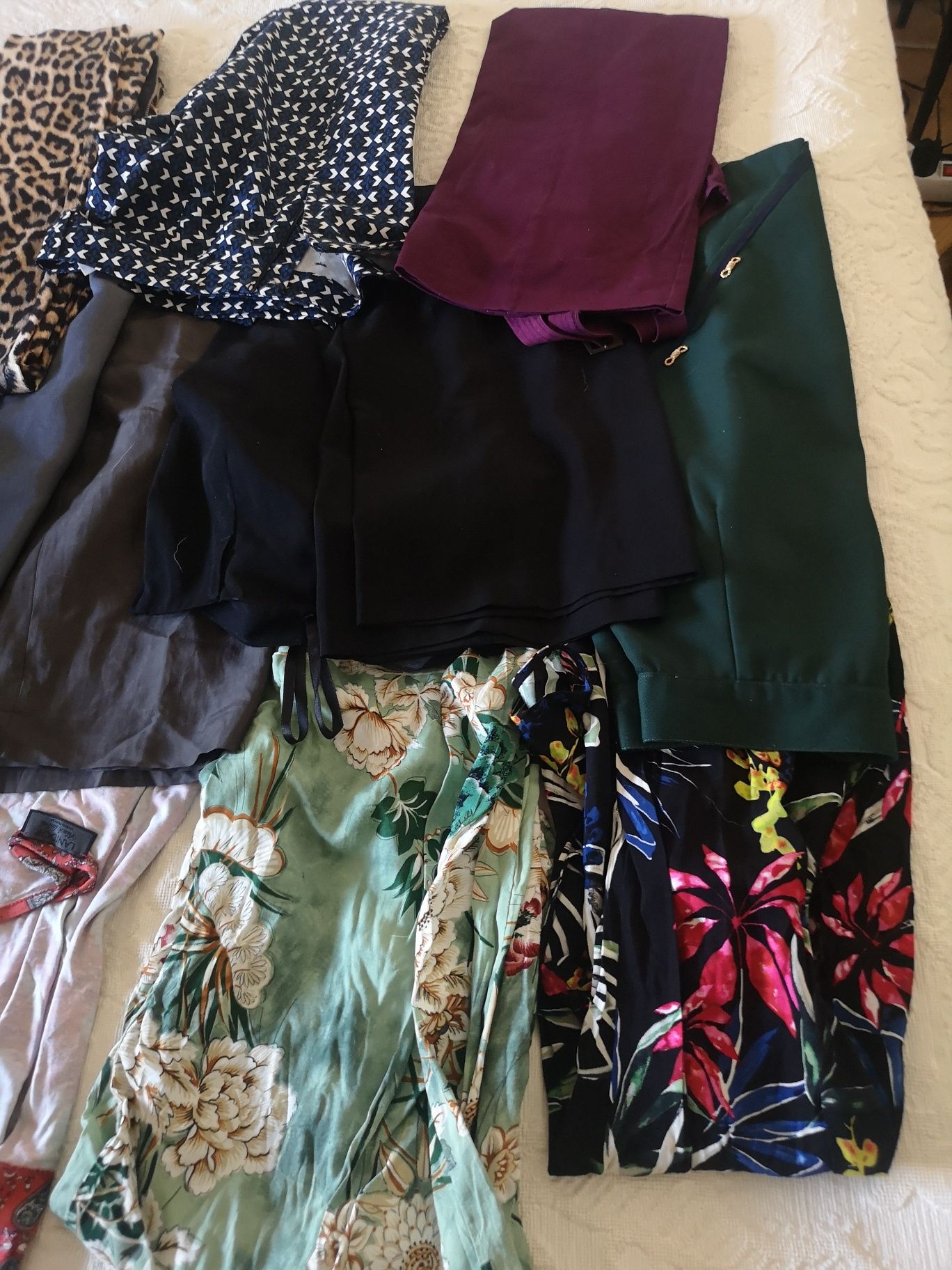 Lote de Roupa varia com peças novas e outras usadas 1 vez