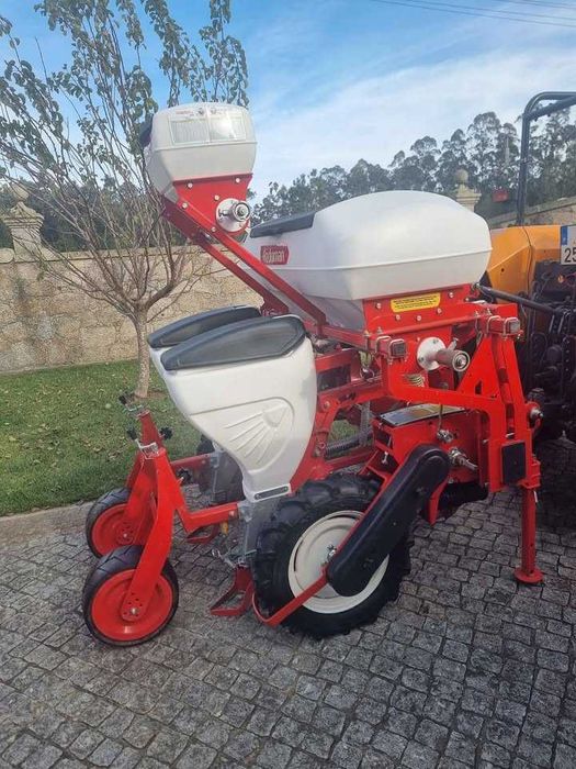 Semeador pneumatico de milho com adubador e micro - Semi Novo