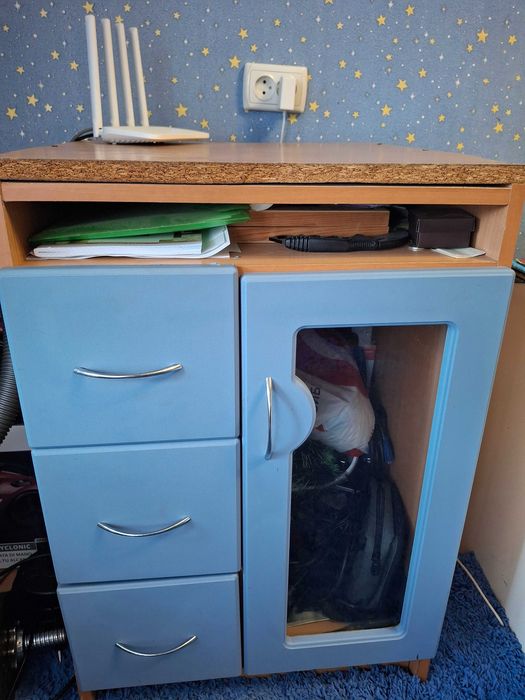 Детская мебель. Шкаф, тумба , две кровати. Два пледа в подарок.