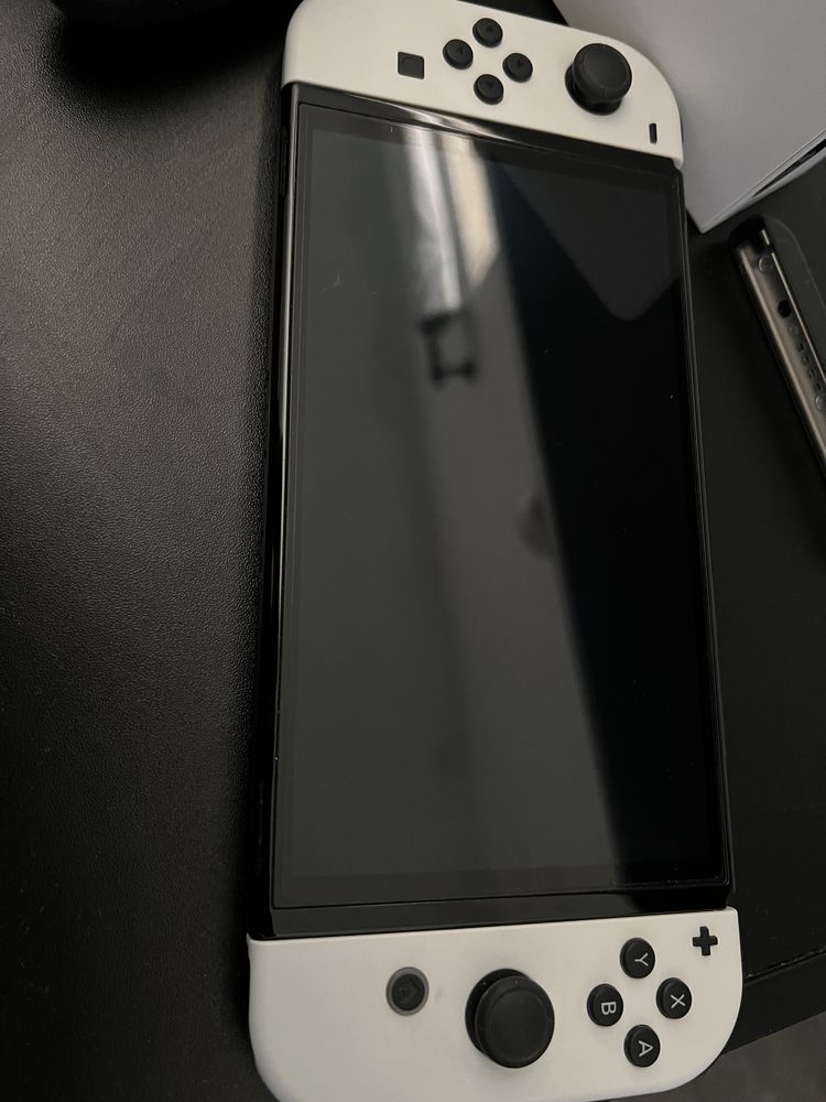 Nintendo Switch OLED praticamente nova + 2 jogos físicos