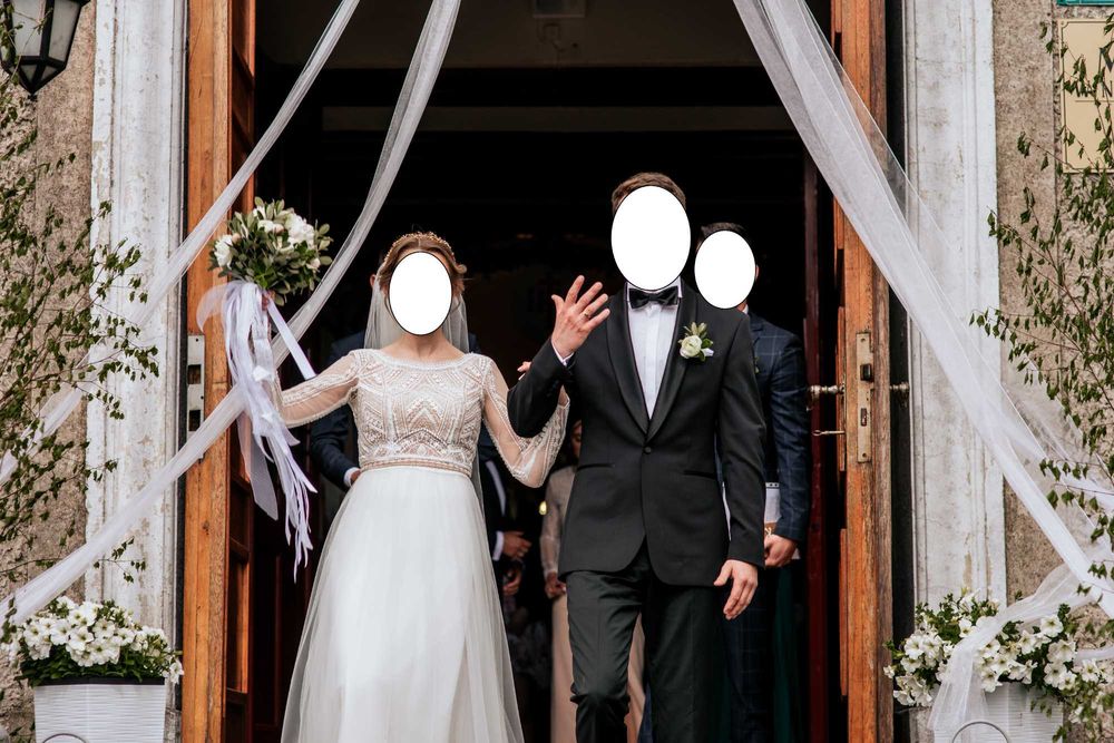 Suknia ślubna na drobną Pannę Młodą (długi rękaw, odkryte plecy, tiul)