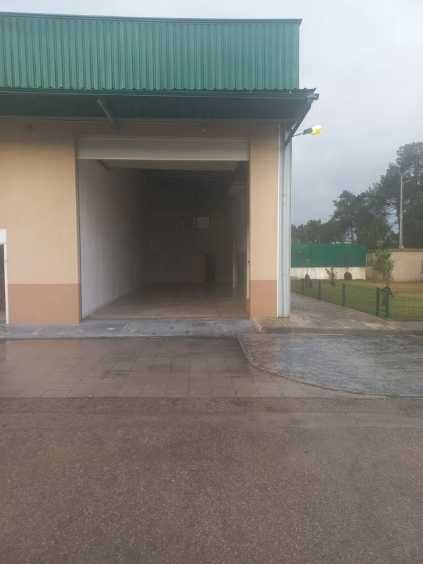Armazém para arrendar em Rua Eugénio dos Santos, Pinhal de Frades