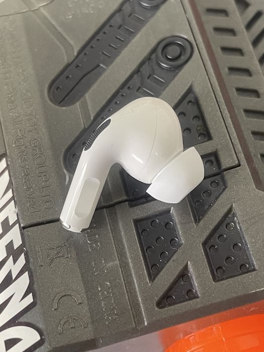 Продаю AirPods pro правий оригінал АирПодс про правий без кейсу