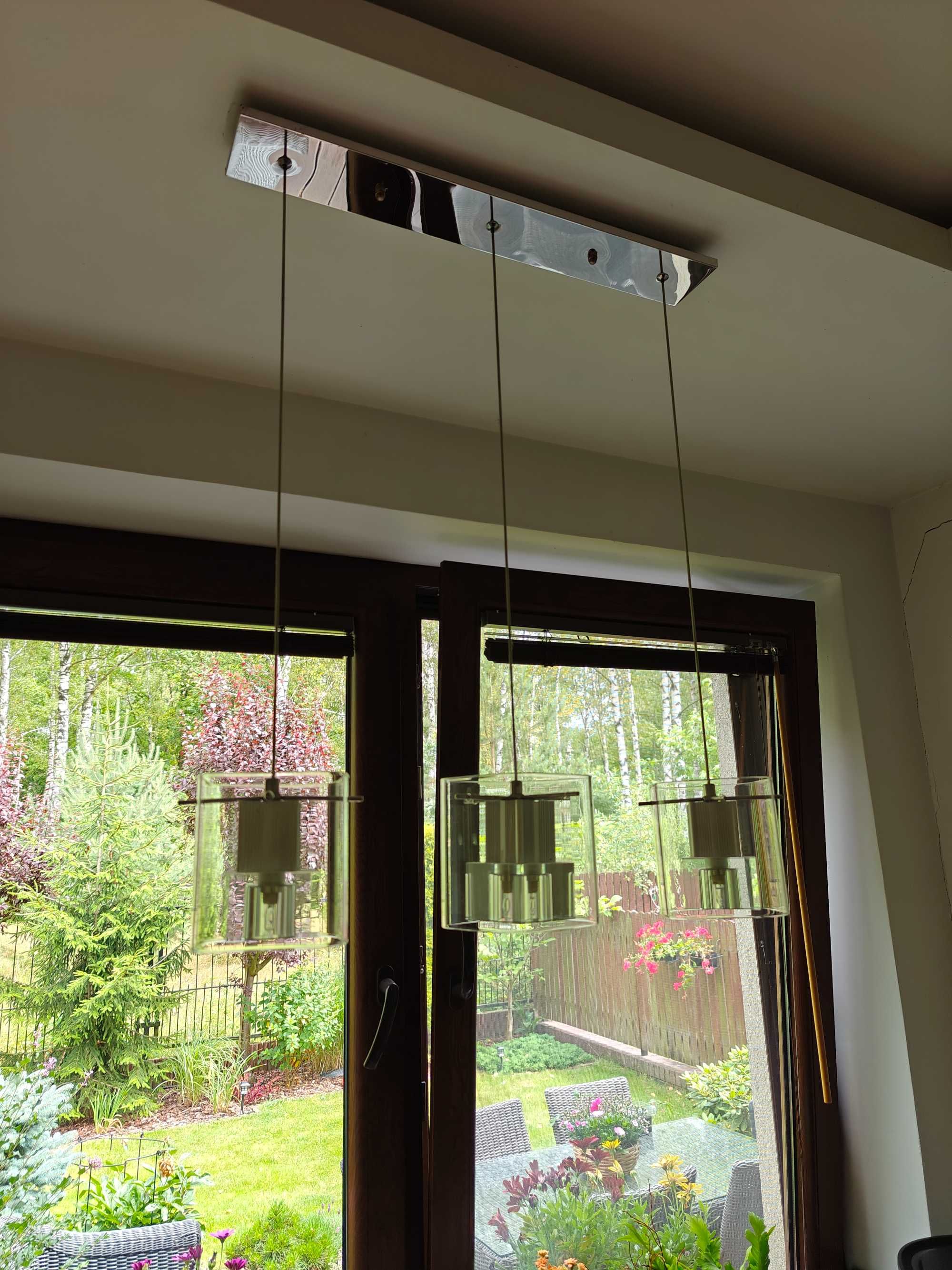 Lampa wisząca trzy punkty.