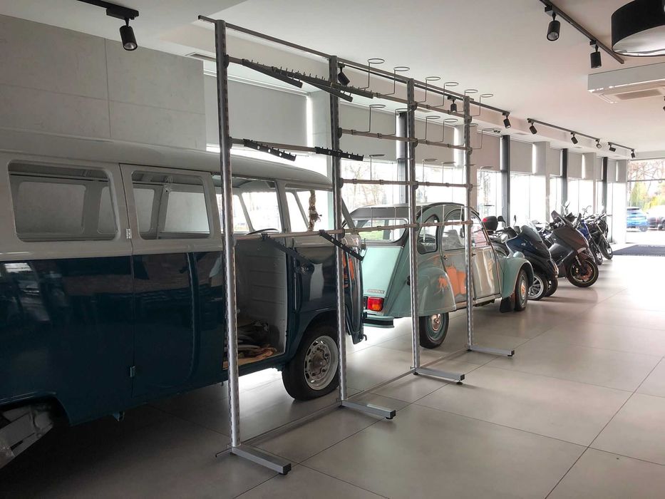 EKSPOZYTOR stojak na kaski motocyklowe, kurtki, spodnie  STAN IDEALNY