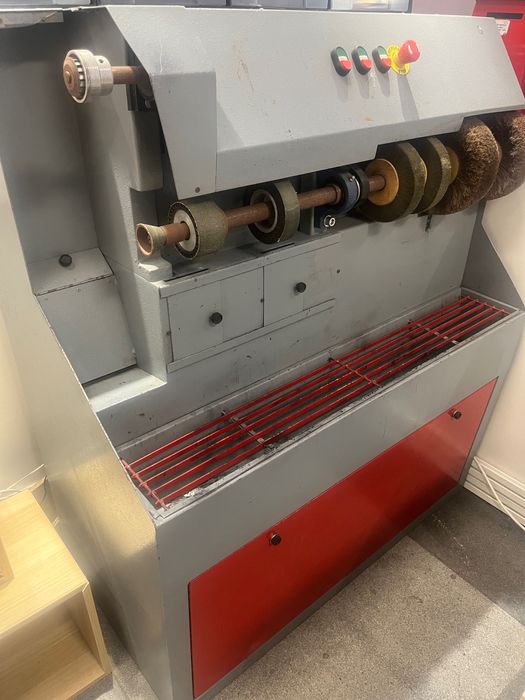 Máquina de reparação em Calçados