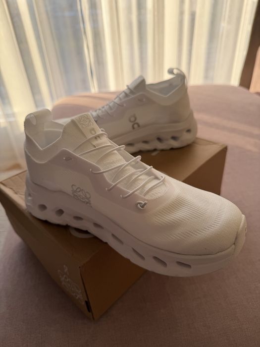 Кросівки для бігу швейцарського бренду