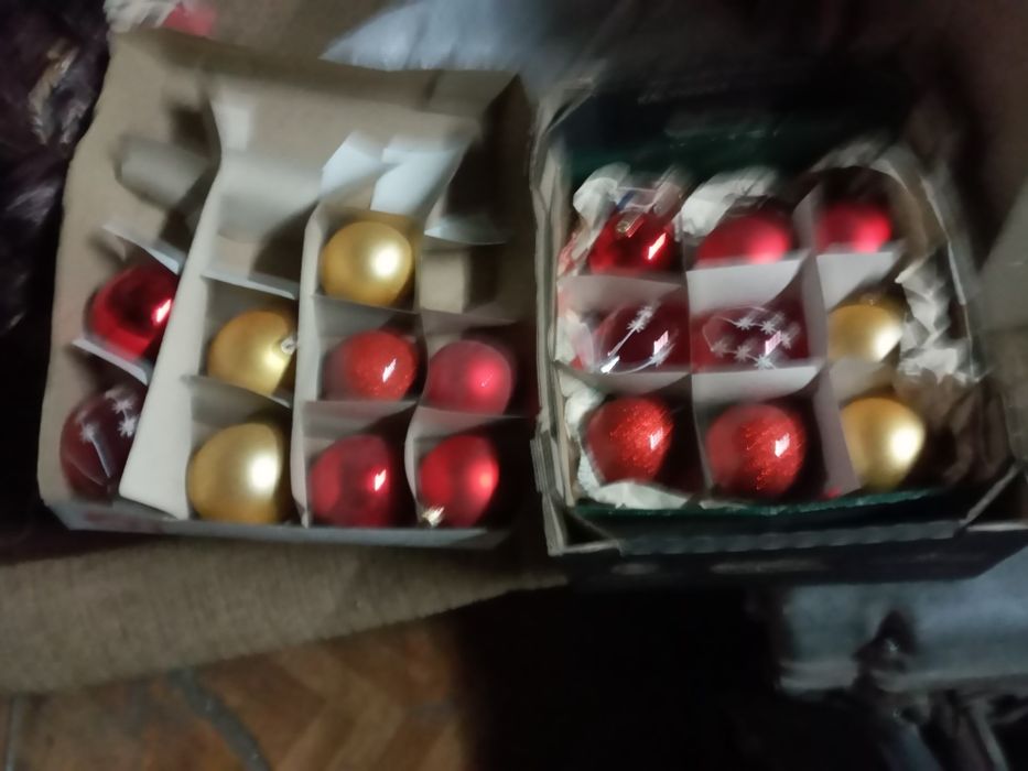 Продам новорічні іграшки( кульки)