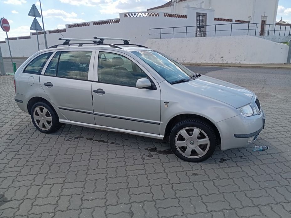 Skoda Fabia 1.4 em bom estado geral aceito troca