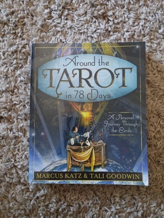 Livro técnico sobre tarot