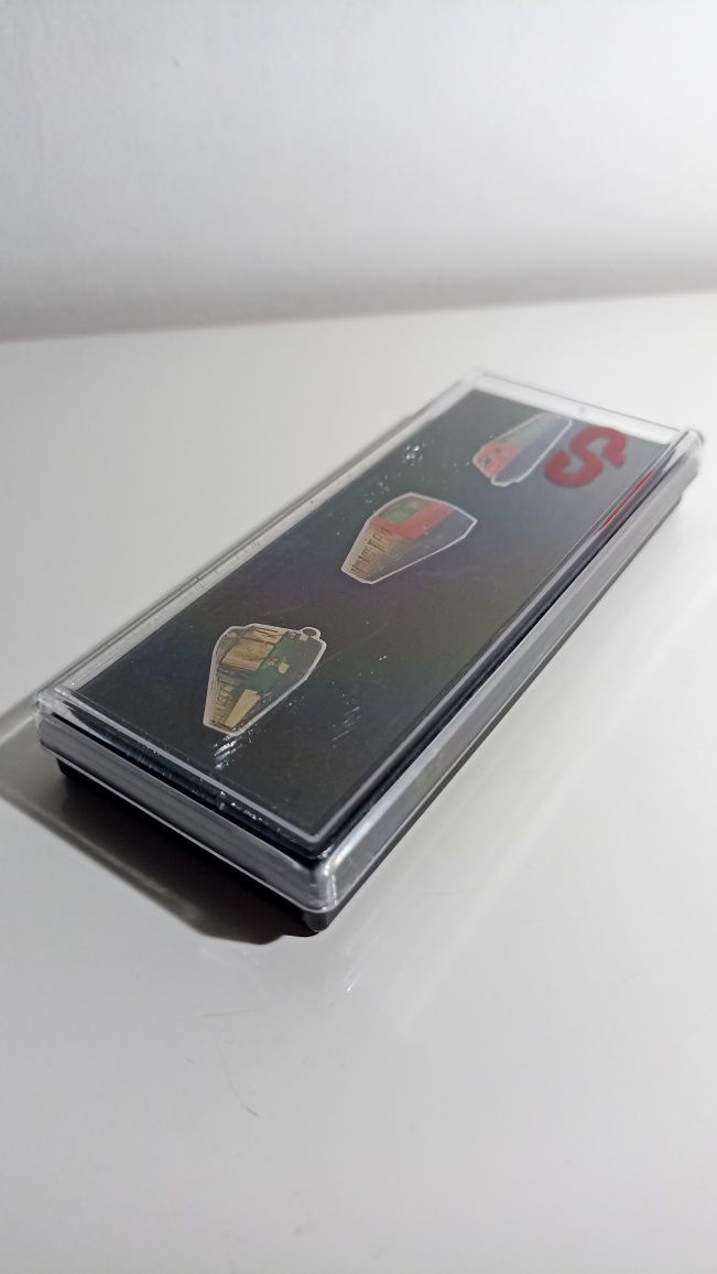 Caixa com 3 Pins da CP