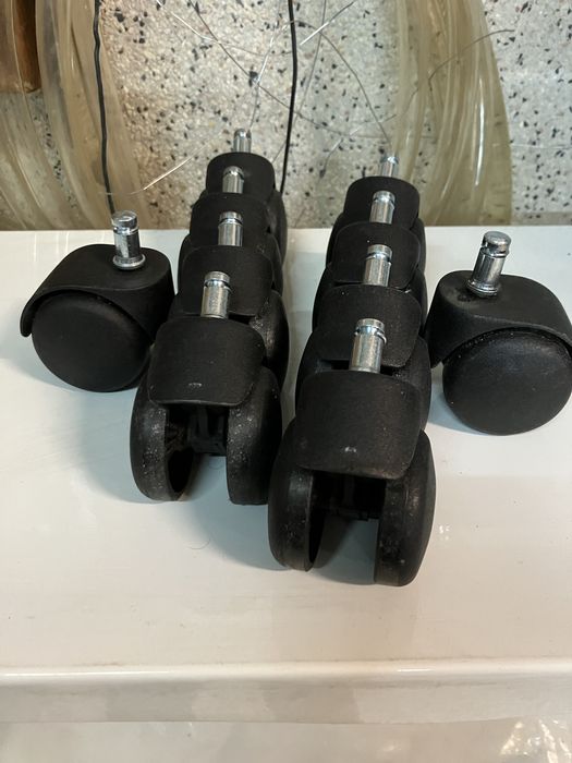 Rodizios varios 1 euro cada para cadeiras e moveis de escritorio