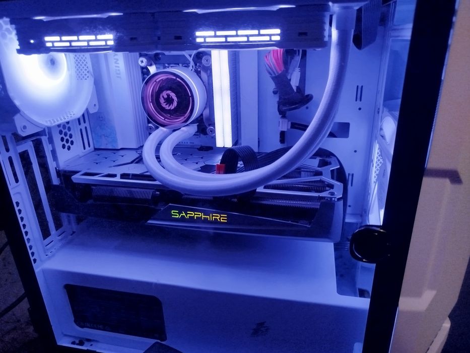 Rx5700xt rayzen 7 7700 5.47 Ggz 32gb ddr5 ssd nvme 4.0