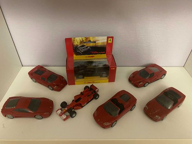 набір колекційних машинок марки Ferrari