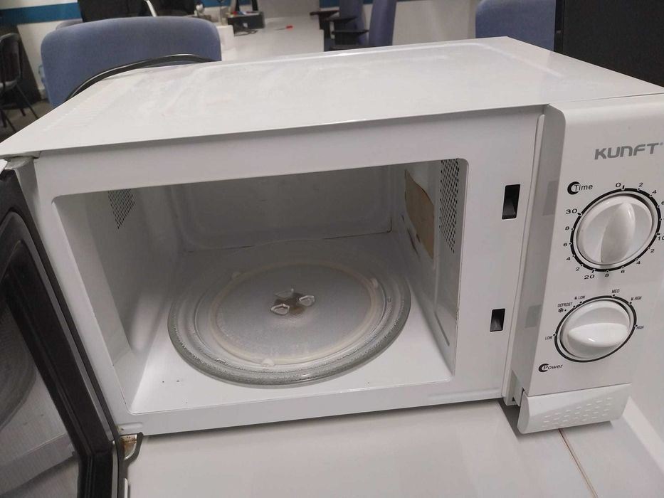 Microondas e máquina de café