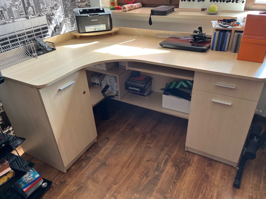 Biurko z pokoju dziecięcego