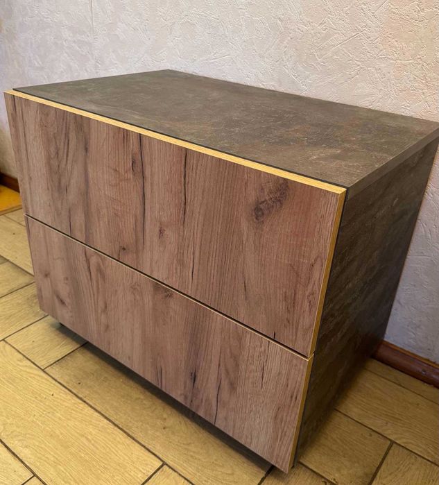 Продам   большую тумбу