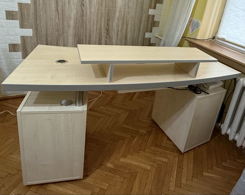 stół do manicure ze wbudowanym pochłaniaczem pyłu