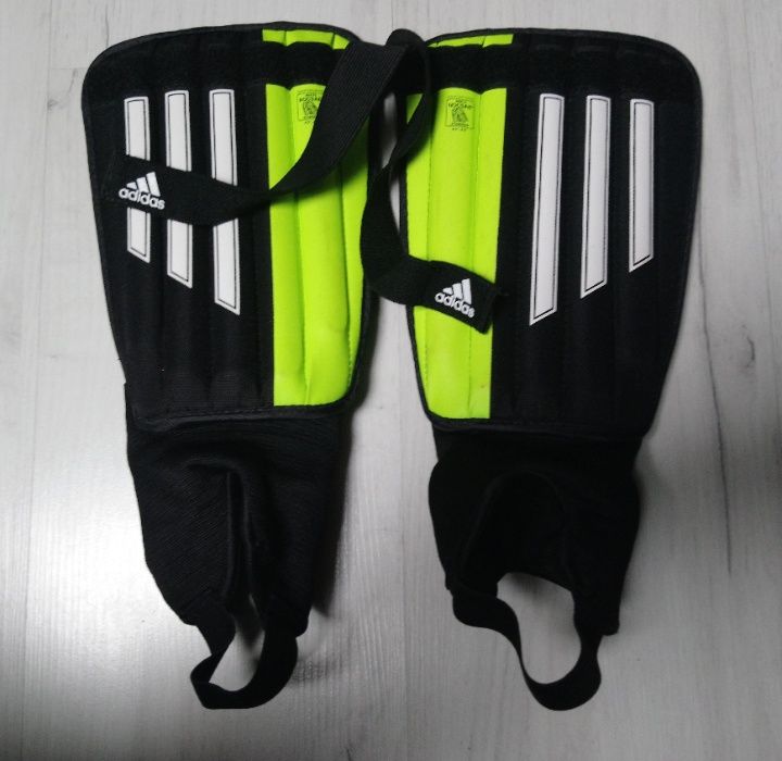 Piłkarskie ochraniacze na łydki piszczel Adidas XL ochraniacz