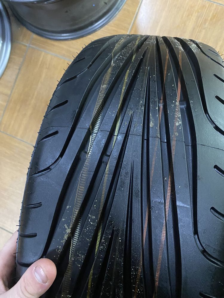 215/40 R17 Good year Eagle F1