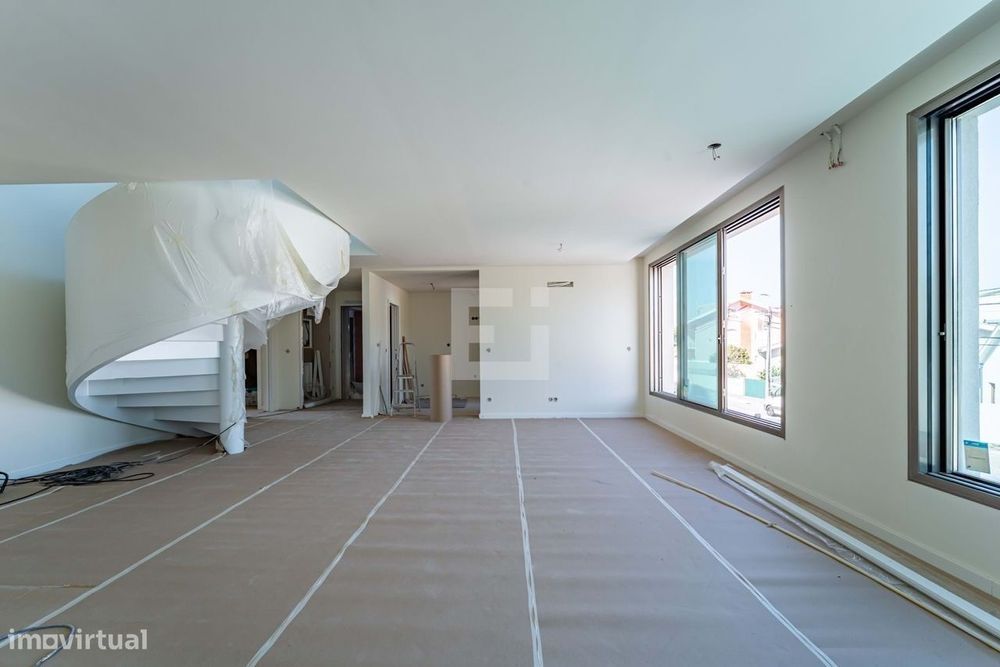 Andar Moradia T3 com terraço em condomínio de luxo com piscina  próxim