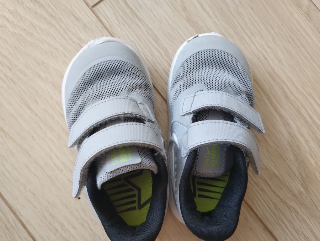 Buty sportowe Nike rozmiar 22
