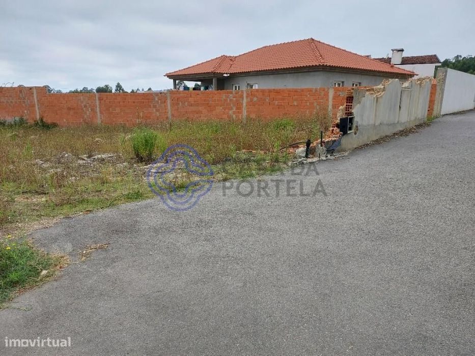 Terreno de construção com  viabilidade para 4 frações