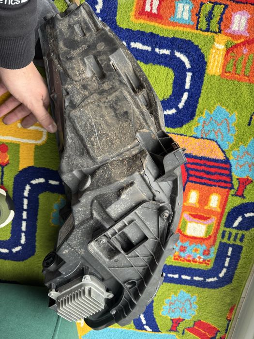 Фара передня права Тесла 3, лінза на запчастини