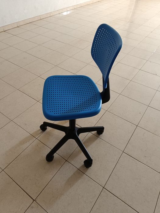 Cadeira de escritório IKEA criança azul