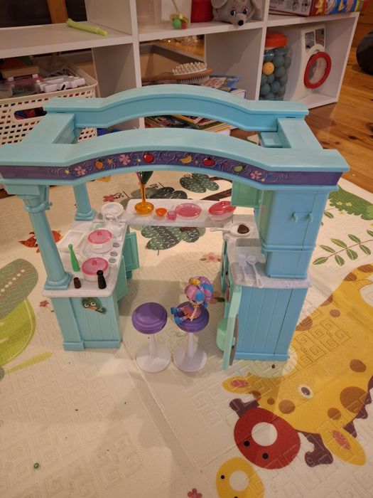 Іграшкова кухня та посудом