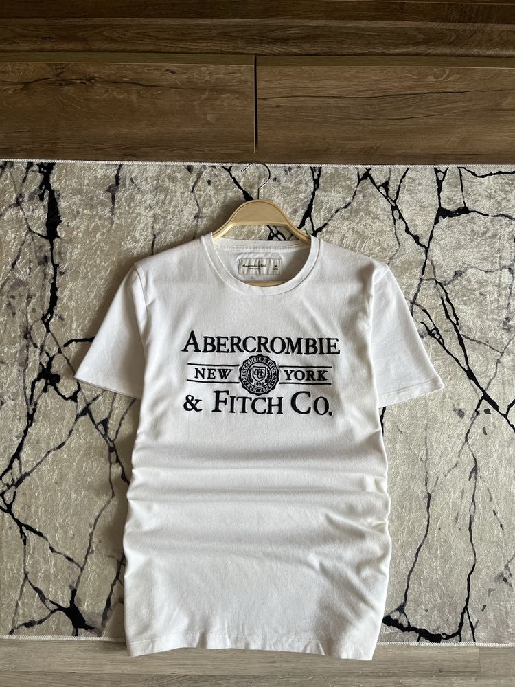 Abercrombie & Fitch мужская футболка / Размер М