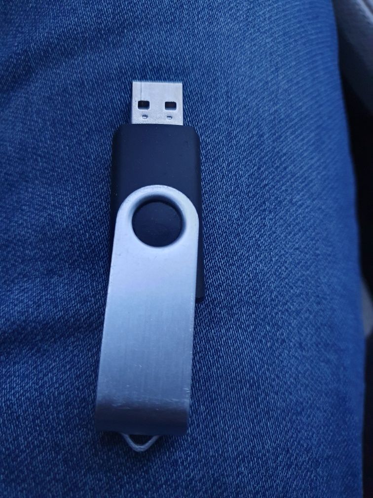 Pendrive 64 GB sprawny