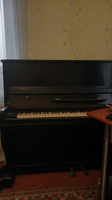 Обміняю піаніно на телефон афон 8плюс