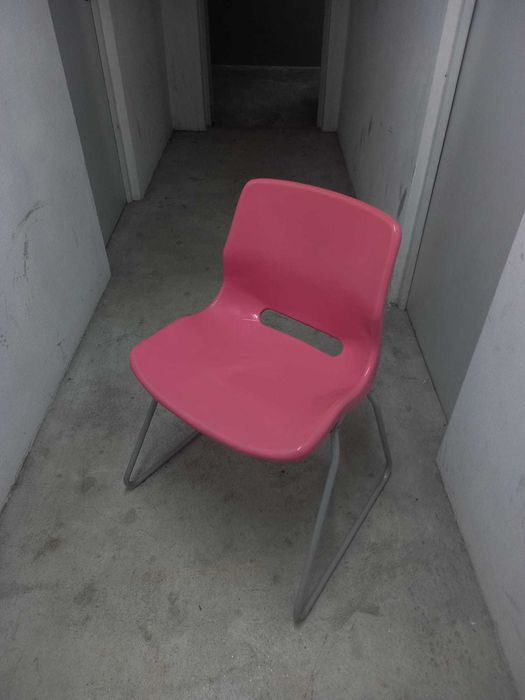 Cadeira IKEA rosa