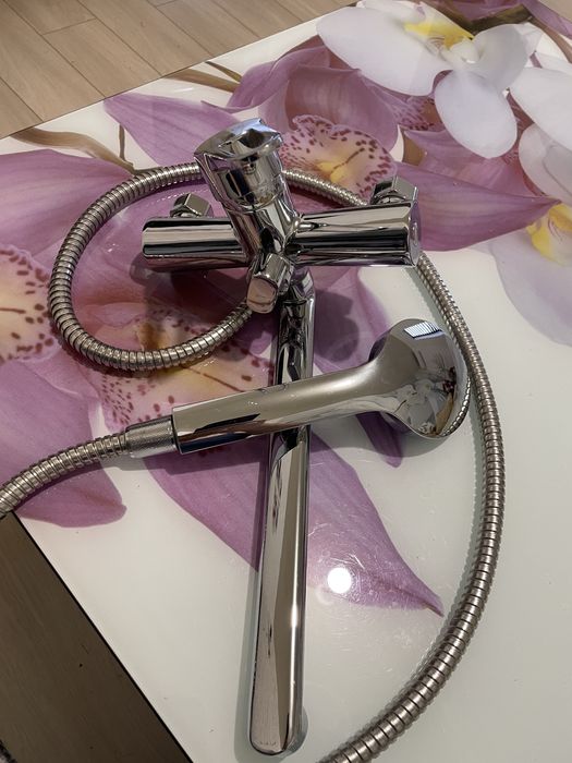 Продам смеситель для ванной