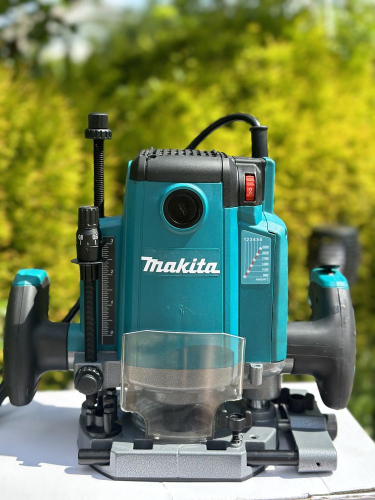 Фрезер Makita RP 2301 FC Цанга: 8-12 мм